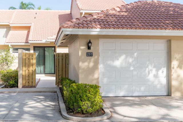 257 OLD MEADOW Way, Palm Beach Gardens, FL 33418