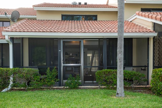 257 OLD MEADOW Way, Palm Beach Gardens, FL 33418
