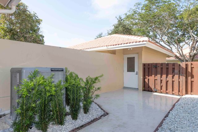 257 OLD MEADOW Way, Palm Beach Gardens, FL 33418