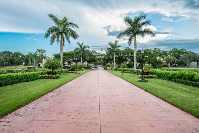 257 OLD MEADOW Way, Palm Beach Gardens, FL 33418