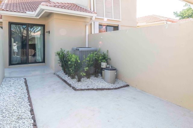 257 OLD MEADOW Way, Palm Beach Gardens, FL 33418