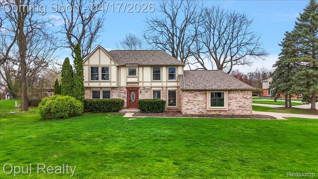22797 Shadowglen Drive, Farmington Hills, MI 48335