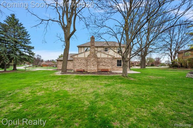 22797 Shadowglen Drive, Farmington Hills, MI 48335