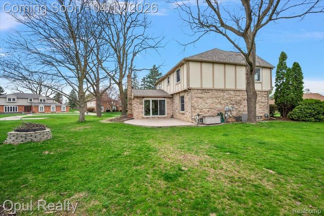 22797 Shadowglen Drive, Farmington Hills, MI 48335