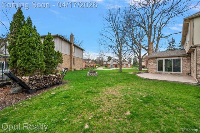 22797 Shadowglen Drive, Farmington Hills, MI 48335