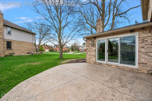 22797 Shadowglen Drive, Farmington Hills, MI 48335