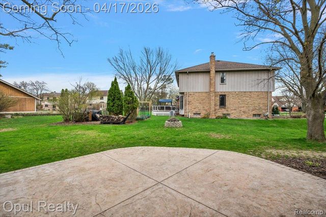 22797 Shadowglen Drive, Farmington Hills, MI 48335