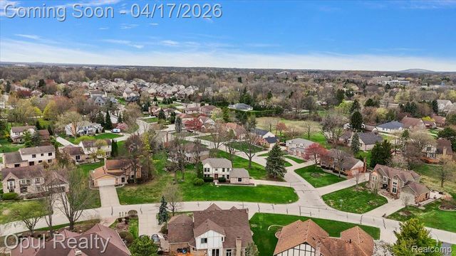 22797 Shadowglen Drive, Farmington Hills, MI 48335