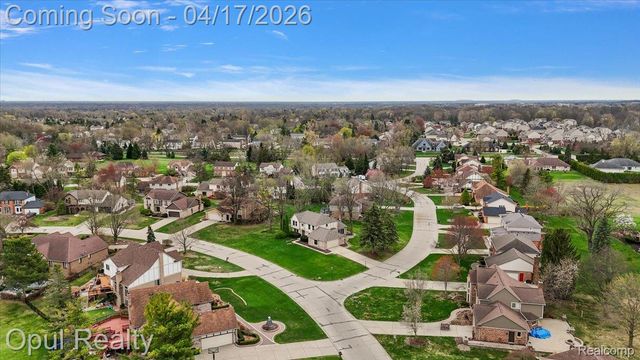 22797 Shadowglen Drive, Farmington Hills, MI 48335
