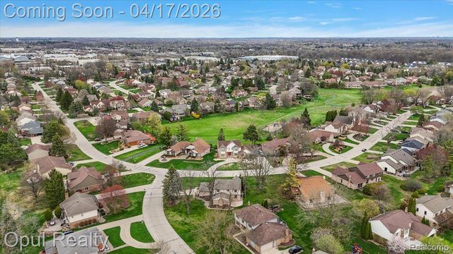 22797 Shadowglen Drive, Farmington Hills, MI 48335