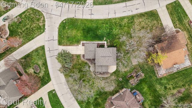 22797 Shadowglen Drive, Farmington Hills, MI 48335