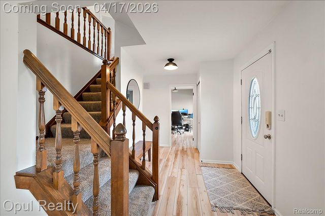 22797 Shadowglen Drive, Farmington Hills, MI 48335