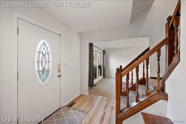 22797 Shadowglen Drive, Farmington Hills, MI 48335