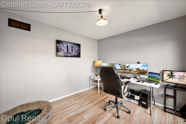 22797 Shadowglen Drive, Farmington Hills, MI 48335