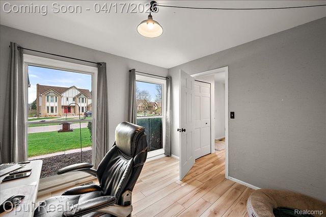 22797 Shadowglen Drive, Farmington Hills, MI 48335