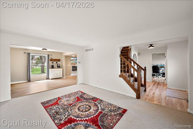 22797 Shadowglen Drive, Farmington Hills, MI 48335