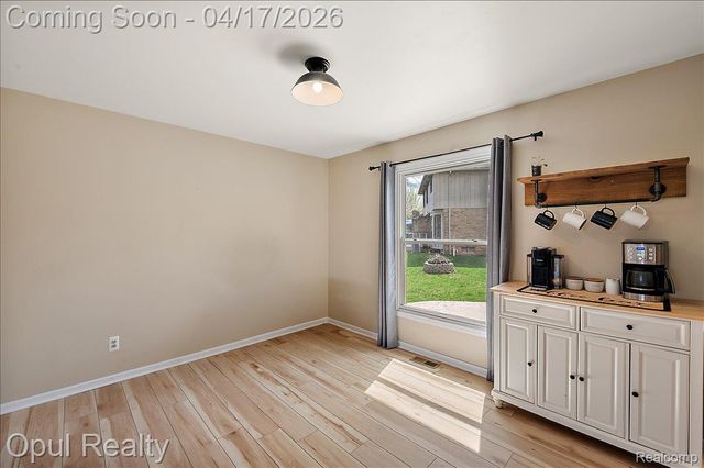 22797 Shadowglen Drive, Farmington Hills, MI 48335