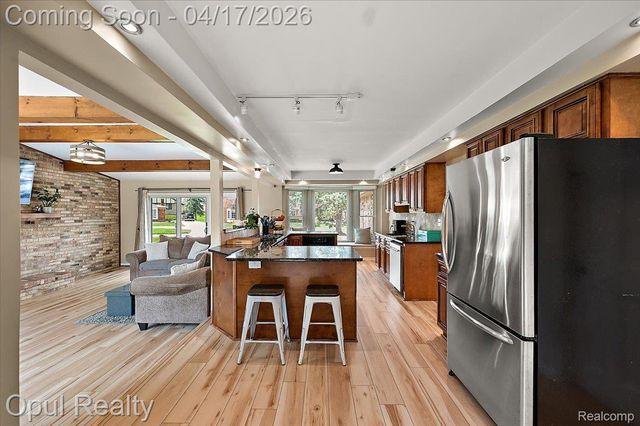 22797 Shadowglen Drive, Farmington Hills, MI 48335