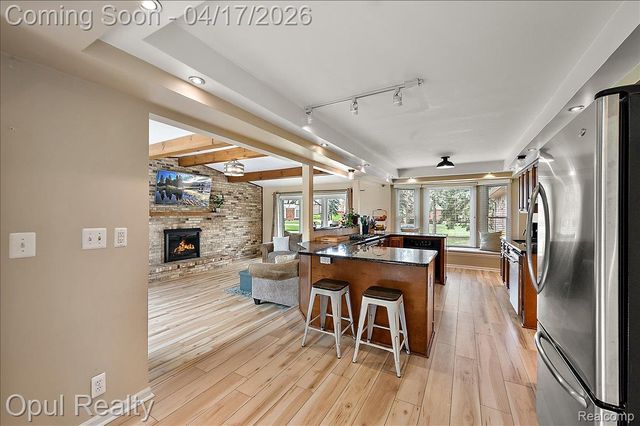 22797 Shadowglen Drive, Farmington Hills, MI 48335