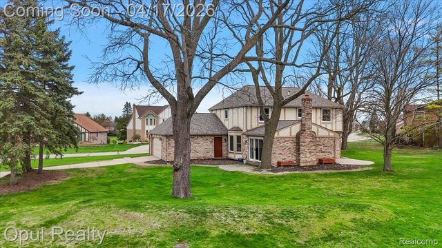 22797 Shadowglen Drive, Farmington Hills, MI 48335