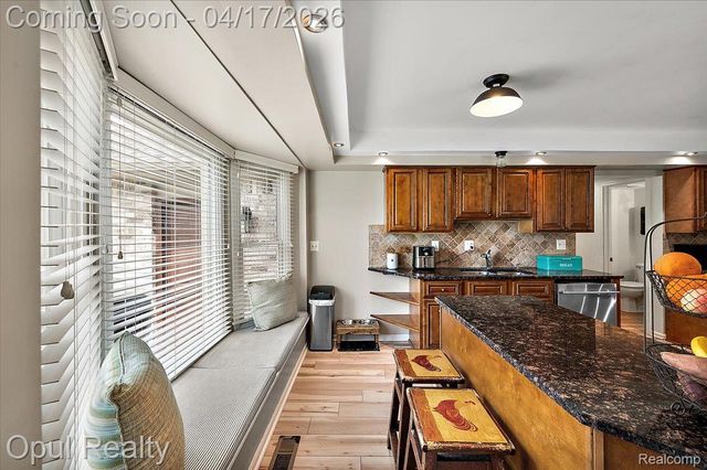 22797 Shadowglen Drive, Farmington Hills, MI 48335