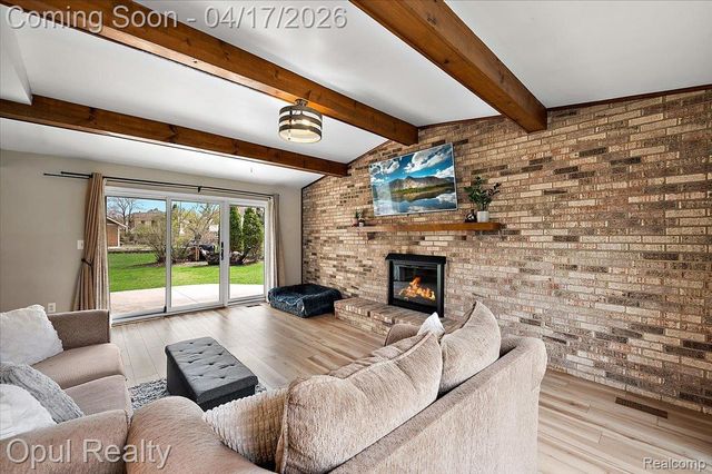 22797 Shadowglen Drive, Farmington Hills, MI 48335