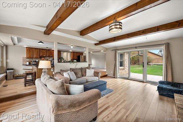 22797 Shadowglen Drive, Farmington Hills, MI 48335