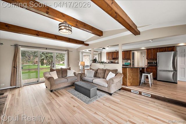 22797 Shadowglen Drive, Farmington Hills, MI 48335