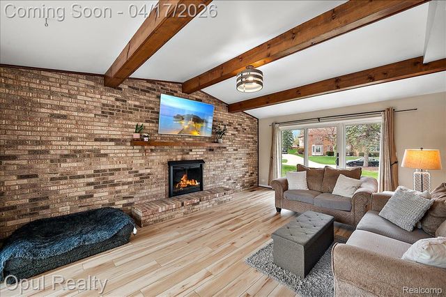 22797 Shadowglen Drive, Farmington Hills, MI 48335