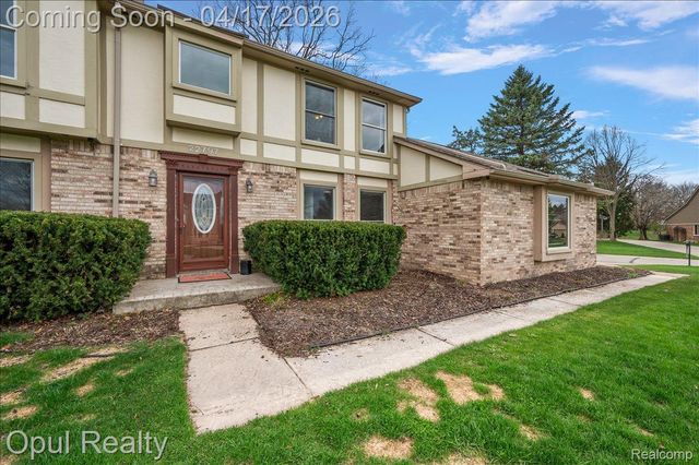 22797 Shadowglen Drive, Farmington Hills, MI 48335