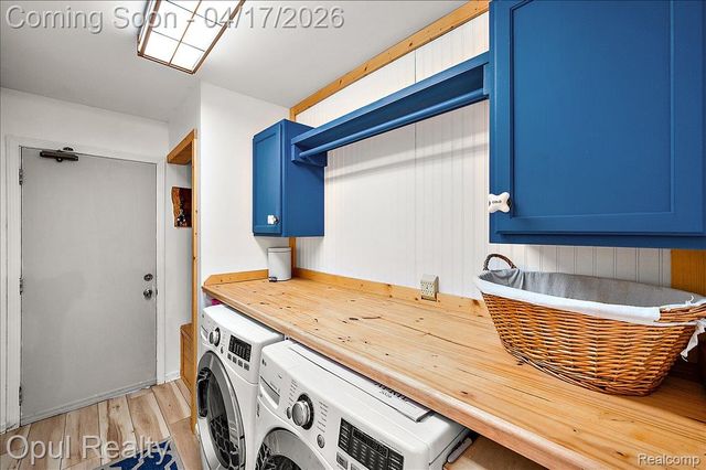 22797 Shadowglen Drive, Farmington Hills, MI 48335