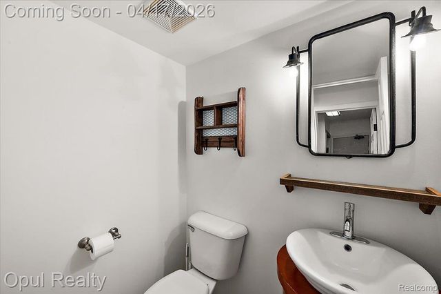 22797 Shadowglen Drive, Farmington Hills, MI 48335