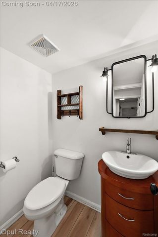 22797 Shadowglen Drive, Farmington Hills, MI 48335