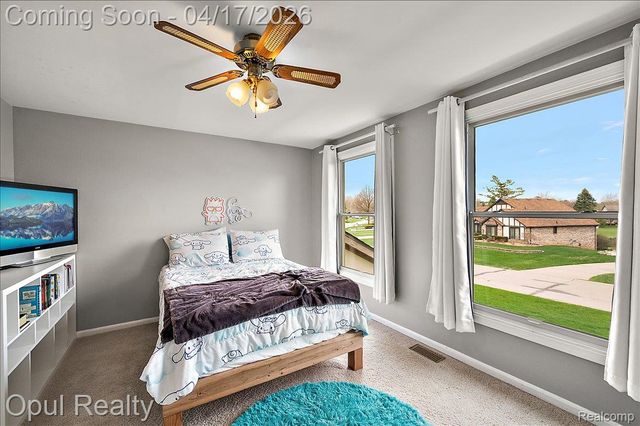 22797 Shadowglen Drive, Farmington Hills, MI 48335