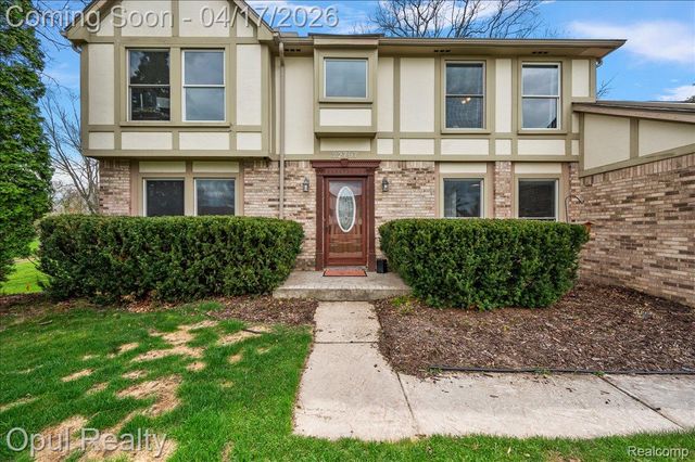 22797 Shadowglen Drive, Farmington Hills, MI 48335