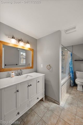 22797 Shadowglen Drive, Farmington Hills, MI 48335