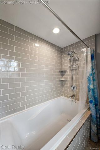 22797 Shadowglen Drive, Farmington Hills, MI 48335