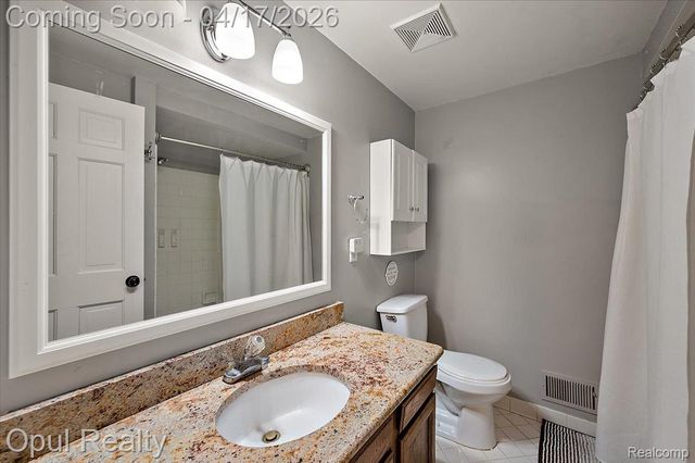 22797 Shadowglen Drive, Farmington Hills, MI 48335