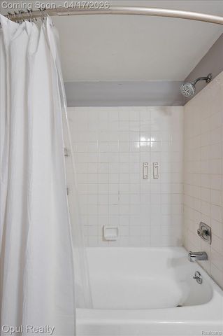 22797 Shadowglen Drive, Farmington Hills, MI 48335