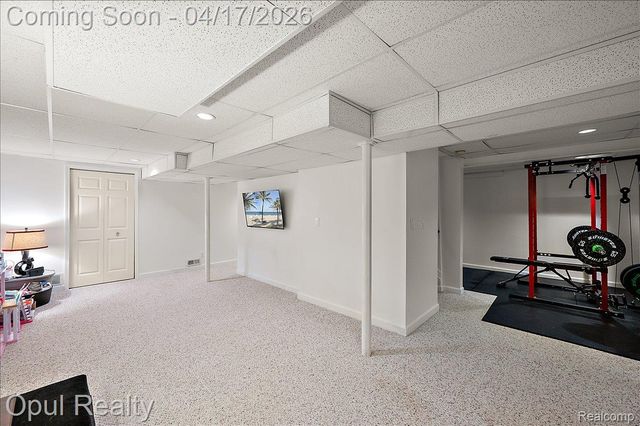 22797 Shadowglen Drive, Farmington Hills, MI 48335