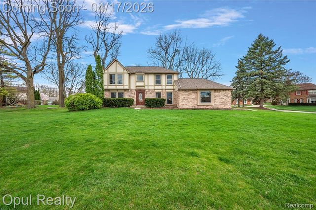 22797 Shadowglen Drive, Farmington Hills, MI 48335