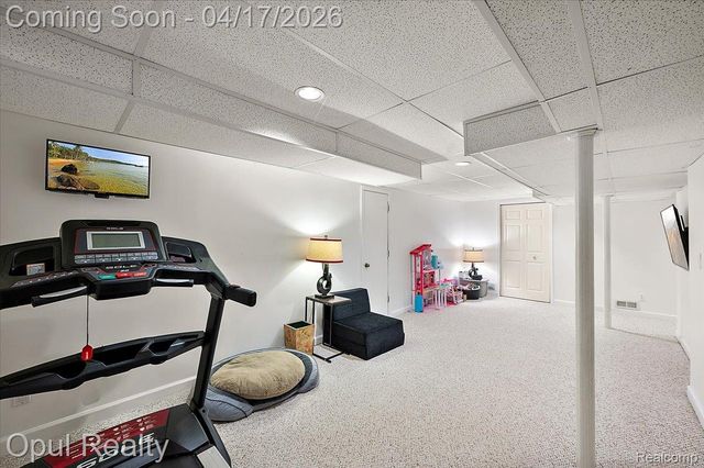 22797 Shadowglen Drive, Farmington Hills, MI 48335