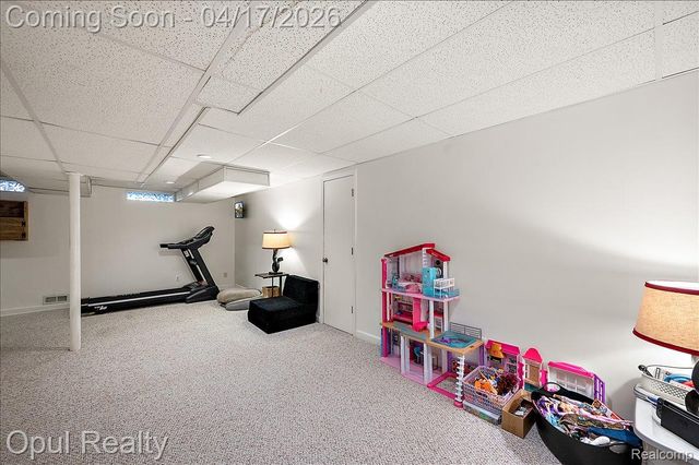 22797 Shadowglen Drive, Farmington Hills, MI 48335