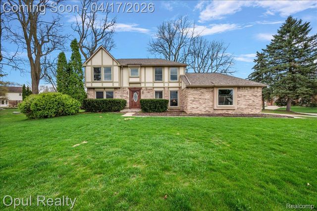 22797 Shadowglen Drive, Farmington Hills, MI 48335