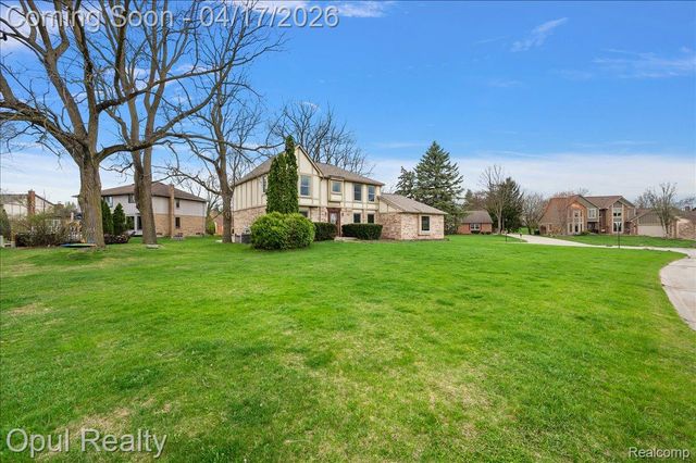 22797 Shadowglen Drive, Farmington Hills, MI 48335
