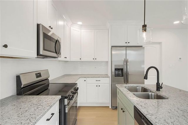 1129 Larosa SW Terrace, Atlanta, GA 30310