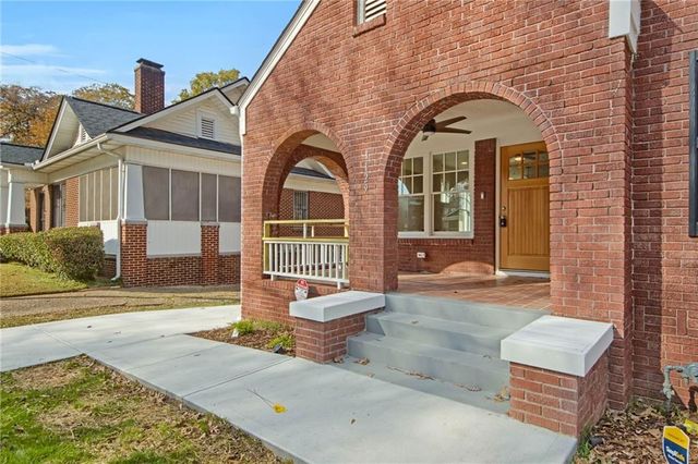 1129 Larosa SW Terrace, Atlanta, GA 30310