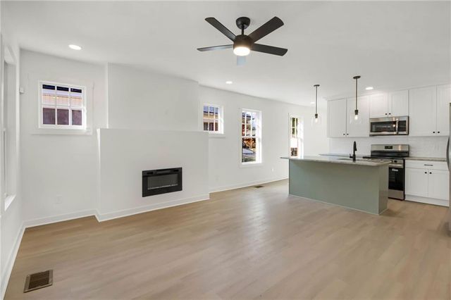 1129 Larosa SW Terrace, Atlanta, GA 30310