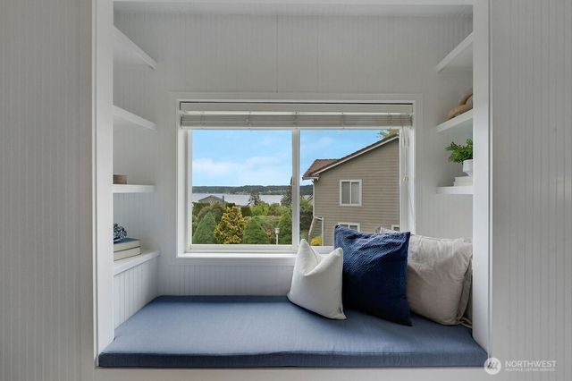 654 9th Court, Fox Island, WA 98333