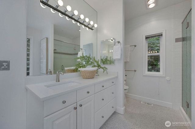 654 9th Court, Fox Island, WA 98333